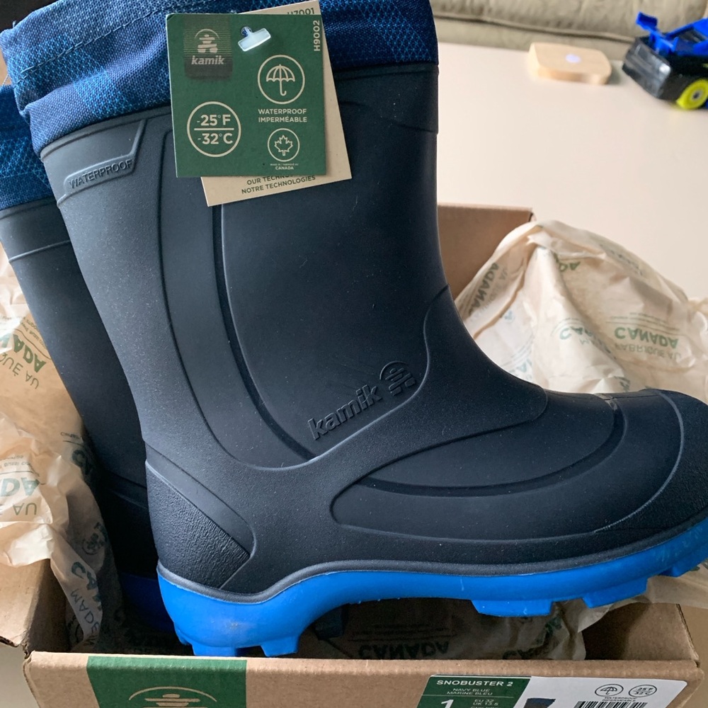 boys kamik snowbuster 2 new with tags